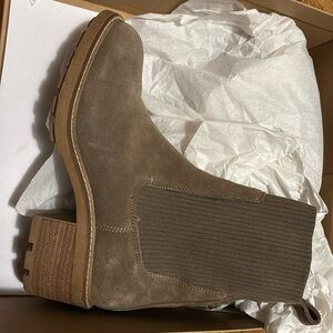 Steve Madden suede boots